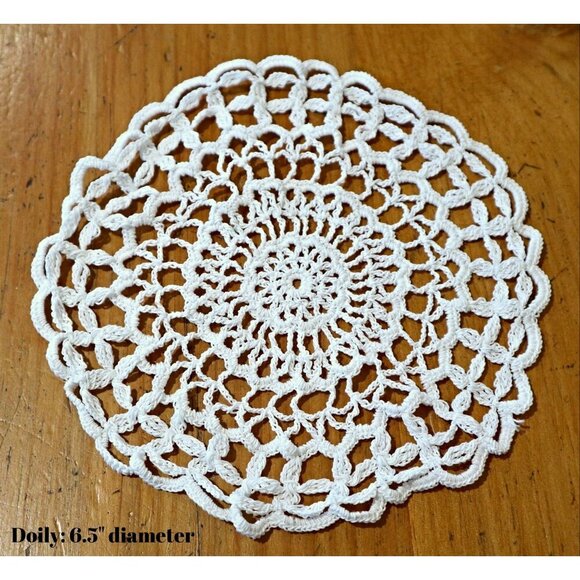 5 Doilies Doily Crocheted Doily White  Vintage Doilies  V18 - Picture 2 of 5